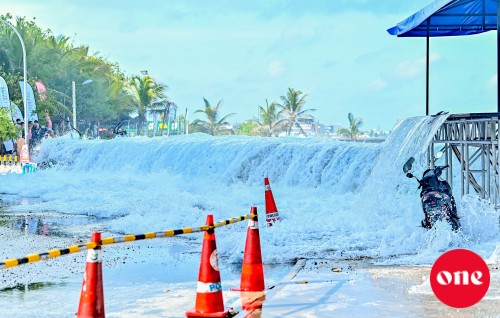 Male ' sarahahdhah varah bodah udha aranee, vehicle thakugai dhathuru kuramund dhiya gina bayakah aniyaa!