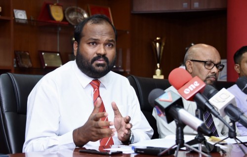 Minister Waheed travels to Central Maldives for tourism development research