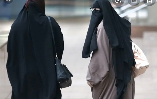 Sarukaaru muvazzafunnah moonu burugaa alhaigen massakaiy kurevey goiy hadhaifi