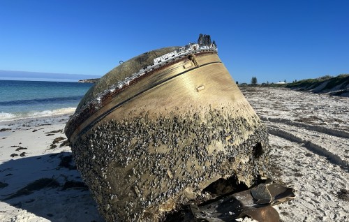 Australia ge beach akun fenunee India in javvah fonuvaali rocket ehge baeh!