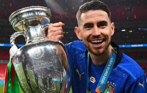 UEFA molhu kulhutheriyakah Jorginho, Denmark captain Kjær aai medical team ah raees haassa inaam