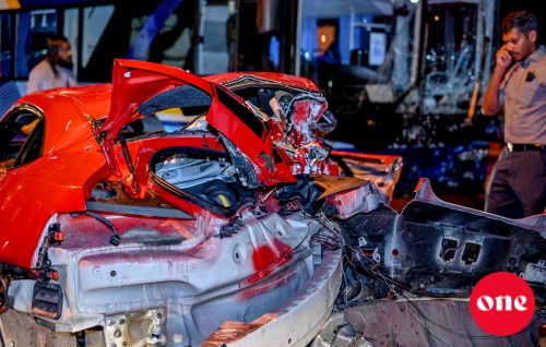 Accident vee careh ehen car ehgai jehi control nuve goss bahugai jehigen: Fuluhun