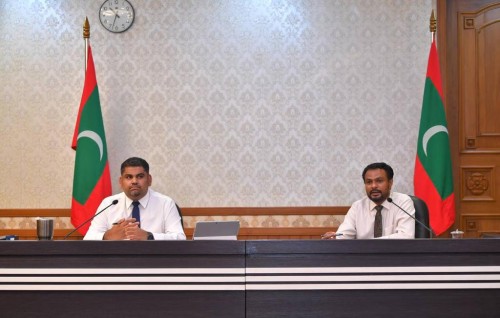 Dhaulathun gehllun dhineema badhalu dheyn jeheyne, zinmaavaan jehey meehunnah dhauvaakuraanan: sarukaaru