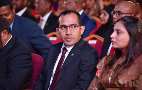 Maleeh vaki kurumaa gulhey gothun rasmeekoh adhi gotheh nuninman: Idhikolhu