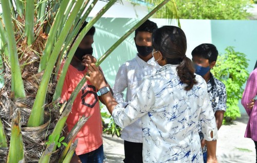 Dhaulathuge belumuge dhashugai thibey kudhinnah enmen alhailan jehey: First Lady