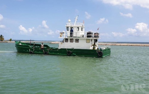 Fuel boat traveling to Male’ crash on reef