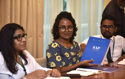 Amaazakee rayyithunah dhey hidhumaiy thah online koh dheveyne faseyha nizaameh gaaim kurun: Minister Shaunaa