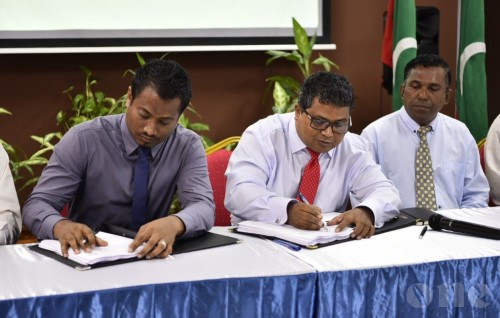 Contract signed to install drainage system in Holhudhoo