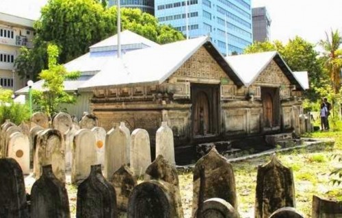 Dhivehi thaareekhu: Dhivehi thaareekhuge bodu bahppayakee Dhiyamigilee bodu bandaarainneve.