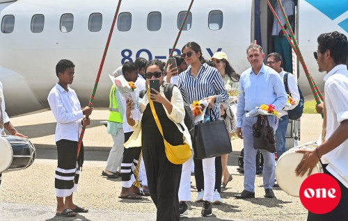ONE PHOTO: MANTA Air inn bainalaguvaamee dhathuruthah feshun
