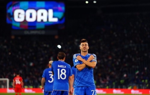 Molhakaaeku Italy in ummeedhu bodukoffi, England ahves molheh