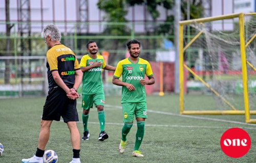 One Photo: Aa coach Ivan aaeku Maziya in season ah thayyaaruvaan feshun