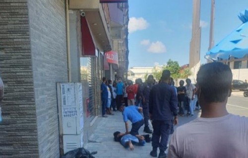 Anhenunnaa foshi aanmu undhagoo kuramun dhiya bidheysee aku fuluhun hayyaru koffi
