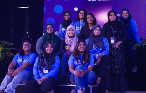 Fanniyyaathugai anhenunge dhauru fulhaakurumah beyvvi harakaathun 1 vana hoadhi team ah 100,000 rufiyaa ge inaameh