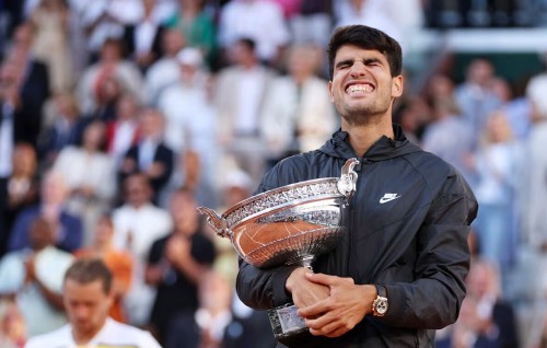 Alcaraz furathama faharah French Open kaamiyaabu koffi