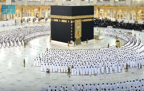 Grand Mosque in Mecca drops social distancing