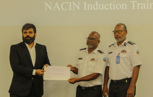India ge eheegai Custom officerun thamreenu kuranee