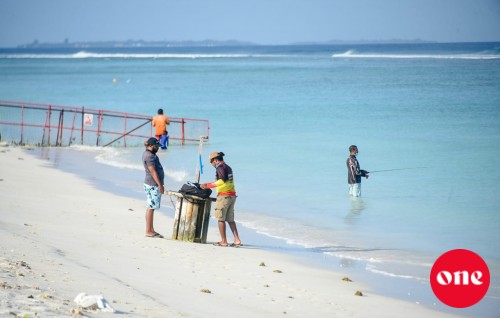 Swimming track akaai hut thah himeneyhen Hulhumale' phase 2 ge beach tharaggee kuranee