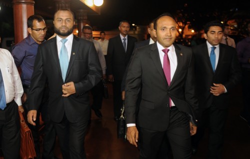 Yaameen minivan vaane kamah kaireegaithibi meehun gaboolu nukurikamah vidhaalhuvumun Dr. Shaheem hoonu rahddheh Dr. Jameelah