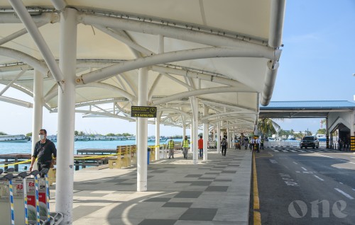 Velaanaa Airport gai  ramp vehicle eh accident ve 3 meehakah aniyaavejje