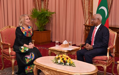 Panama in Raajje ah kanda elhi furathama safeeru, Raees ah faiykolhu aruvaifi