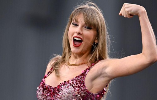 2024 Rewind: Taylor Swift ge aharu, Grammy inaamuthah, aa album eh adhi record muguraali Eras Tour