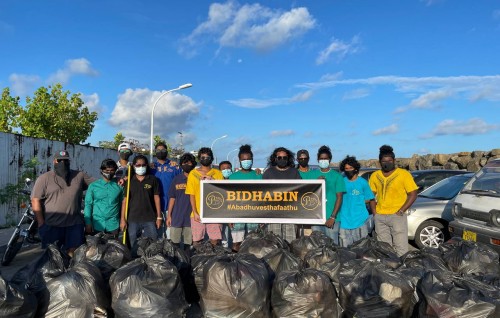 Kuni alhaa bayakah visnen dhen Bidhabin mithibee saafu kuran!