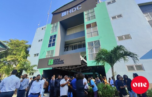 Vagah goathi thakeh dhin massala: 9 meeheh ge passport dhookollaifi, Fazul aai Fazeel nuhimeney
