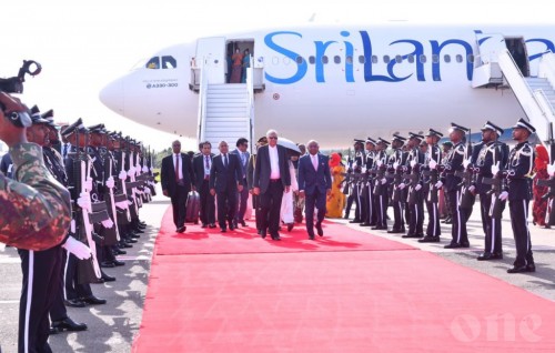 Sri Lankan Prime Minister arrives in Maldives on official visit