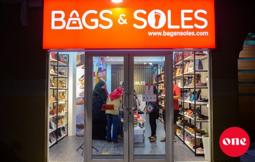 #OnePhoto: Bags and soles ge aa outlet hulhuvun