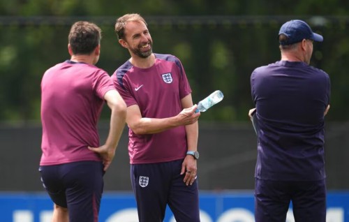 ''England, thi heekuraahaa bayyeh noon''