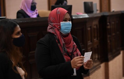 Majileehuge ninmun nafeekoh, alun jalsa agenda kurumuge baareh Ameen Aanmakah neiy: Eva