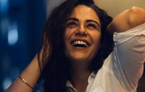 Mona Singh makeup aa nulai show eh hushahalhaidheyn thayyaaru vehjje