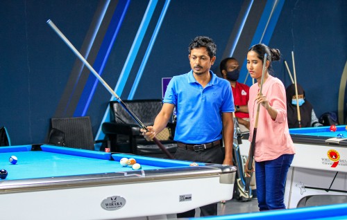 National Billiard Championship: Mix Doubles Event ge final ah Shareef aai Fazna ge pair adhi Ali Fayaz aai Dheena ge pair