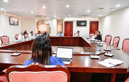 Azhaa aai Niuma ge ithurun Zeenaa, LGA ge boad ah ayyankuran Committee inn faaskoffi