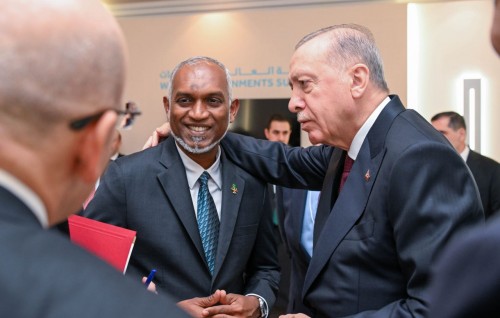 Raees, Turkey ge jumhooree dhuvahuge thahuniyaa fonnuvaifi