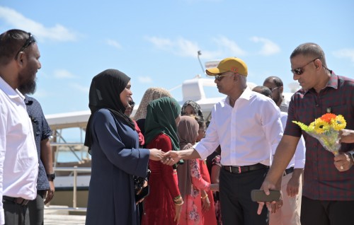 Naalaafushi othee Ree'ndhoo dhidhathakaai benaathakun furaalaifai, Raees ah furihama maruhabaa eh!