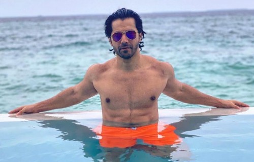 Raajje isthihaarukuran India ge nufoozu gadha meehunnaai Celebrity in gennanee
