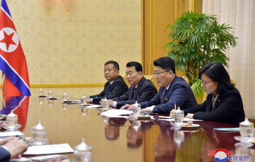 Viyafaarige mashvaraa thakah North Korea ge vafudheh Iran ah