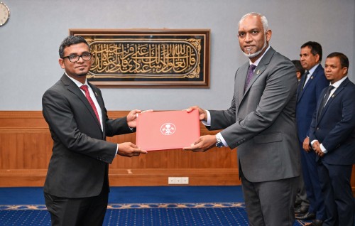 Blackmarket viyafaari huttuvumah, bank inn dollar maarukuran majubooruvaa gothah gavaaidhu badhalu kuraanan: Raees