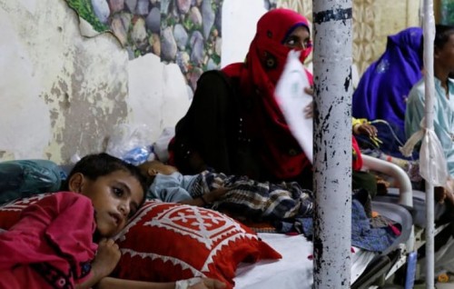 Pakistani hospital overwhelmed as water-borne illnesses spread