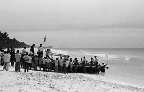 Fuvahmulaku dhareenneyve. Fuvahmulah dhaskuraasheve! Alhugandumenge msverikamuge maazee - 1