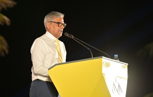 Reeko, Nasheed ah: Verikan vettunee bagaavaathakun nama, miadhu hurihaa baagheen kon'dah laigen nuhingavaane!
