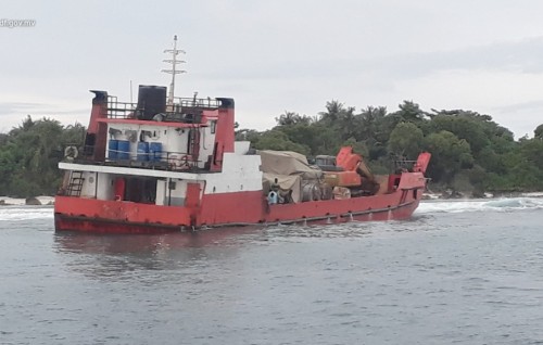 Landing craft traveling with large amount of cargo crash on reef