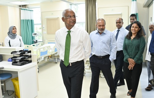 Rajjeygai Dharimaivaa nisbaii aharun aharah dhanee dhah vamun: Raees