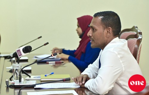 Bandheh gai neh meehaku ehen meehaku jaaminukoh beysfaruvaaah furumakee gaanoonu dhanna kameh noon: PG
