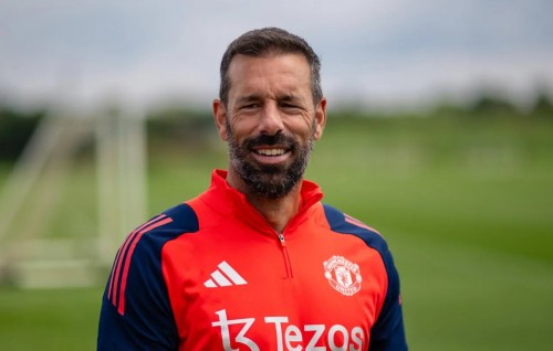 Kommeves dhuvakun United ge coach kan beynun: Nistelrooy