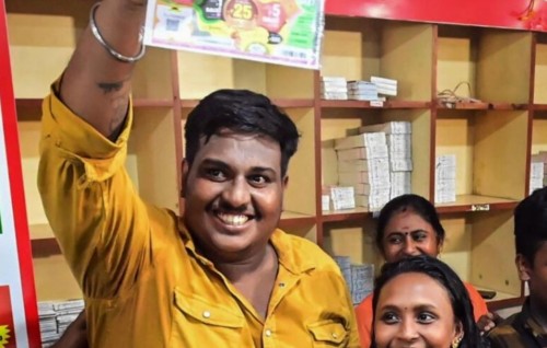 Trivandrum auto driver aku naseebu number dhimaakohggen 250 million rupees hoadhaifi