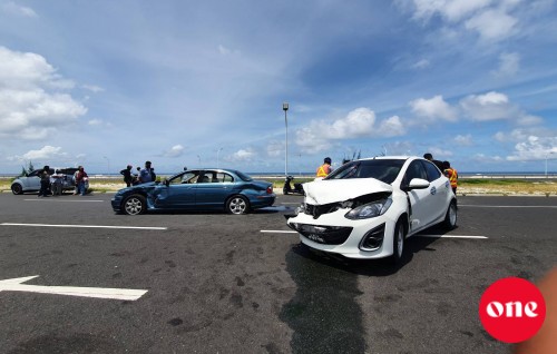 Highway gai baaru speed gai dhuvvaafai dhiya car eh accidentve 2 meehakah aniyaa vejje