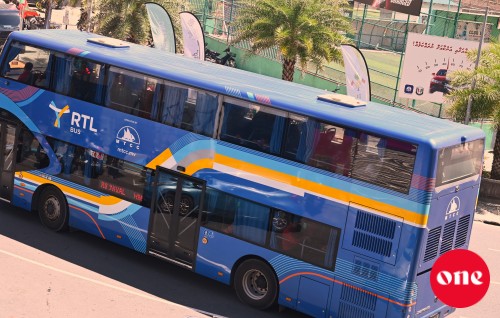 VIA ah dhathuru kuraa bus thah madukuraane airportge hulhangu parking zone ah